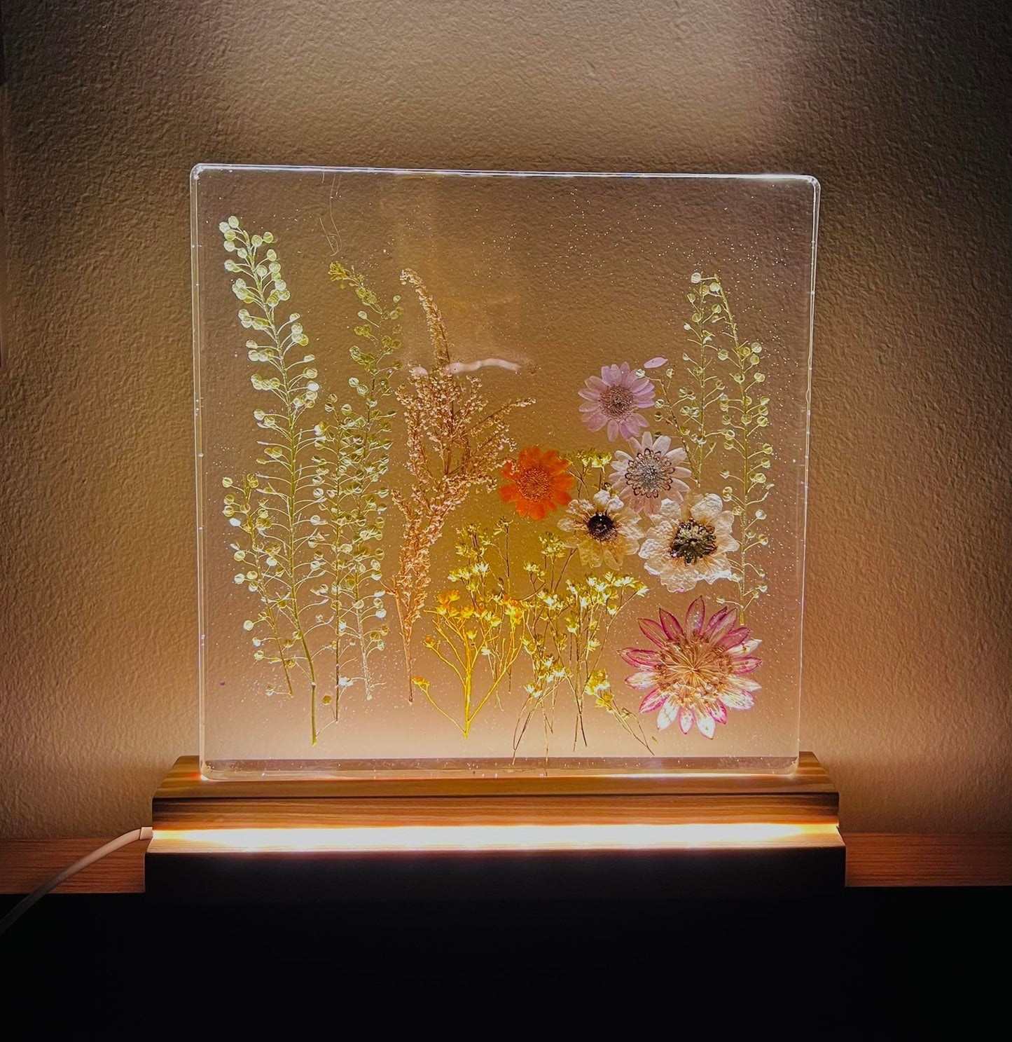 3D Decorative Painting Of Real Flowers And Leaves Made From Epoxy Glass Resin